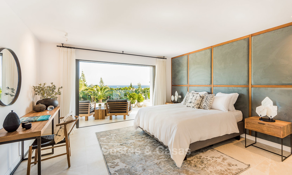 Villa de lujo de estilo andaluz recientemente renovada con vistas al mar en venta, Elviria, Este de Marbella 4806
