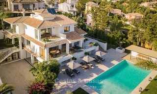 Villa de lujo de estilo andaluz recientemente renovada con vistas al mar en venta, Elviria, Este de Marbella 4808 