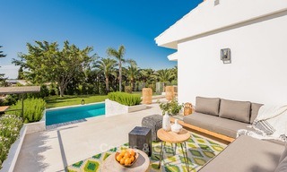 Villa de lujo de estilo andaluz recientemente renovada con vistas al mar en venta, Elviria, Este de Marbella 4833 