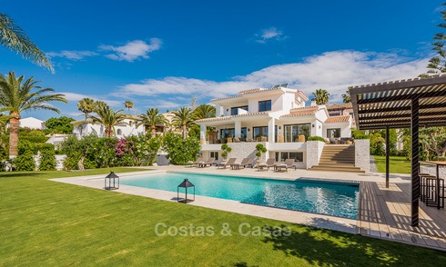 Villa de lujo de estilo andaluz recientemente renovada con vistas al mar en venta, Elviria, Este de Marbella 4835