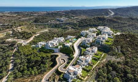 Apartamentos de lujo en venta en una urbanización de nueva construcción con espectaculares vistas al mar en Benahavis, Marbella. 804266