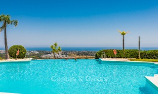 Nuevos apartamentos de lujo de estilo andaluz con impresionantes vistas al mar en venta, en Benahavis - Marbella 5067 
