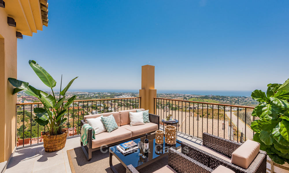 Nuevos apartamentos de lujo de estilo andaluz con impresionantes vistas al mar en venta, en Benahavis - Marbella 5081