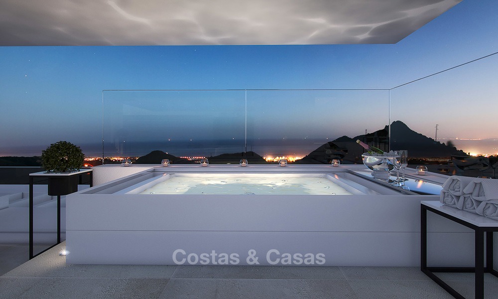 Modernos apartamentos de lujo en venta con vistas completas y sin obstaculos al mar, a corta distancia del centro de Marbella. 4871