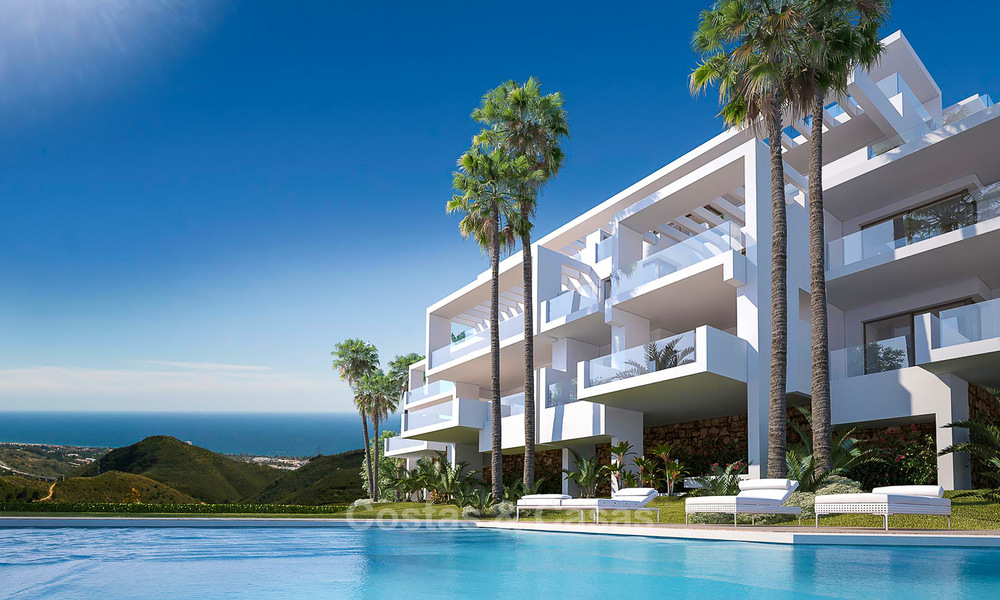Modernos apartamentos de lujo en venta con vistas completas y sin obstaculos al mar, a corta distancia del centro de Marbella. 4872
