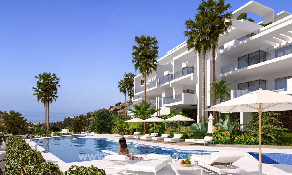 Modernos apartamentos de lujo en venta con vistas completas y sin obstaculos al mar, a corta distancia del centro de Marbella. 4876