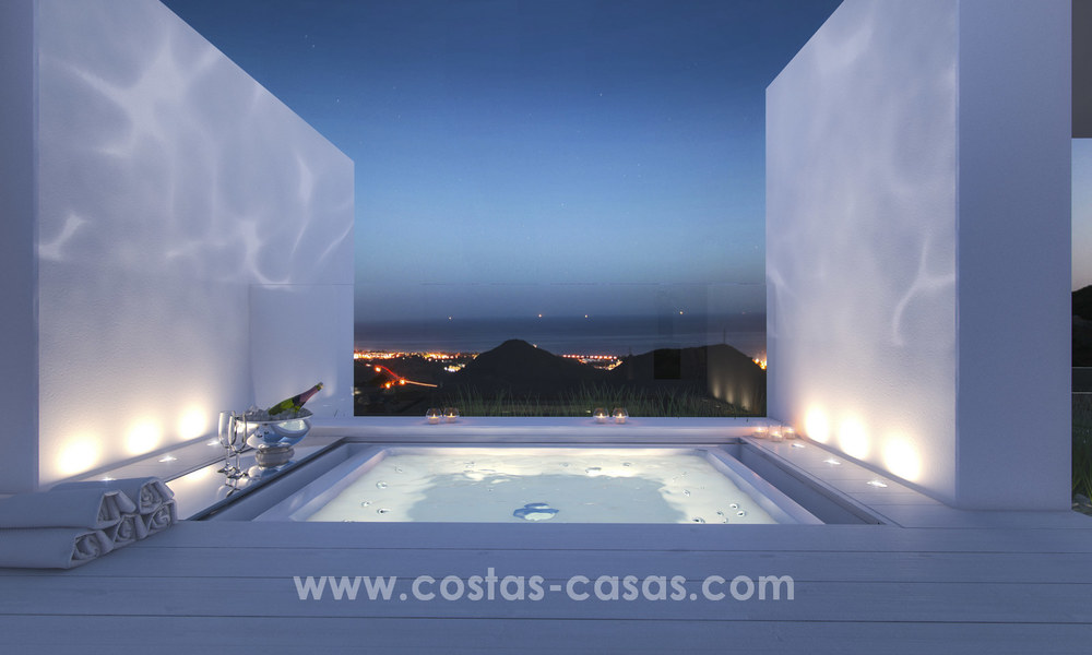 Apartamentos de lujo modernos y contemporáneos con impresionantes vistas al mar en venta, a corta distancia del centro de Marbella. 4904