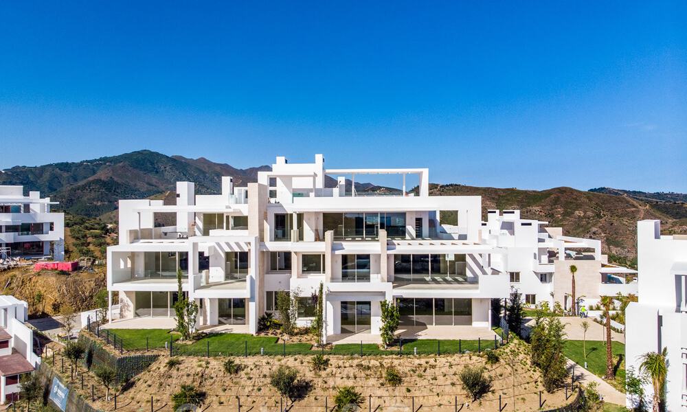 Apartamentos de lujo modernos y contemporáneos con exquisitas vistas al mar en venta, a corta distancia del centro de Marbella. 38304