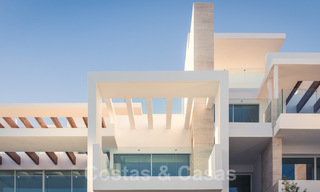 Apartamentos de lujo modernos y contemporáneos con exquisitas vistas al mar en venta, a corta distancia del centro de Marbella. 38306 