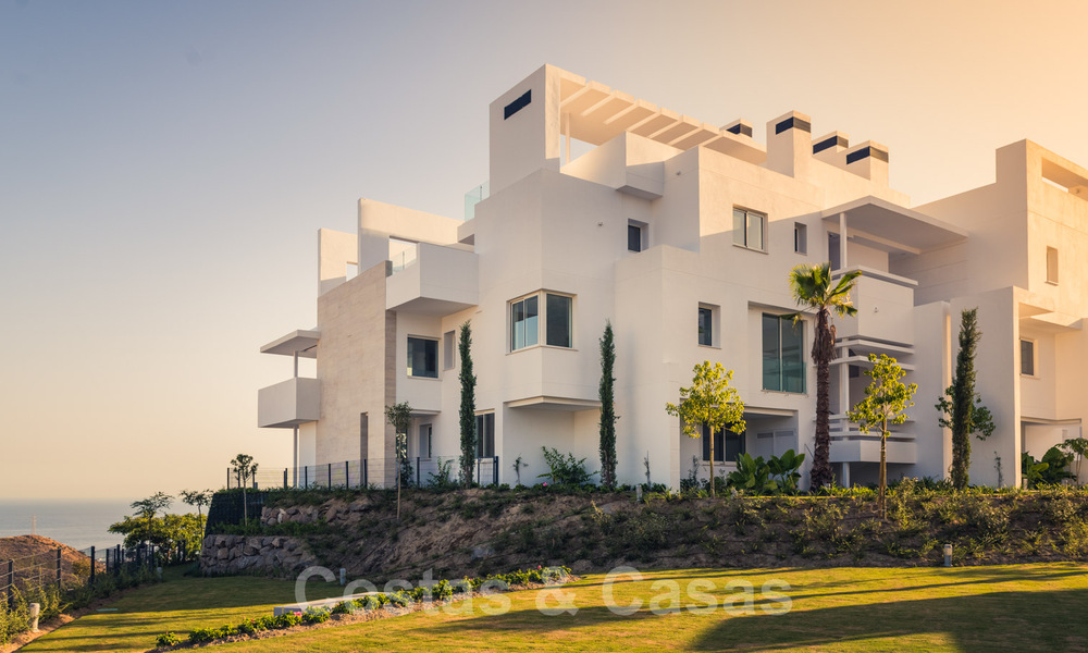 Apartamentos de lujo modernos y contemporáneos con exquisitas vistas al mar en venta, a corta distancia del centro de Marbella. 38308