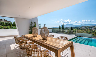 Exclusivas y modernas villas de lujo con vistas panorámicas al mar en venta, Marbella - Estepona 25344 