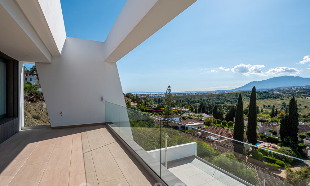 Exclusivas y modernas villas de lujo con vistas panorámicas al mar en venta, Marbella - Estepona 25350