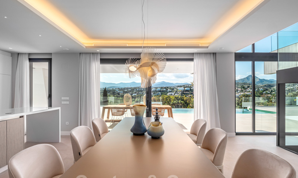 Exclusivas y modernas villas de lujo con vistas panorámicas al mar en venta, Marbella - Estepona 25358