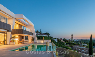 Exclusivas y modernas villas de lujo con vistas panorámicas al mar en venta, Marbella - Estepona 25373 