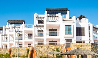 Venta de apartamentos en primera línea de playa recién reformados, listos para entrar a vivir, Casares, Costa del Sol 5316 