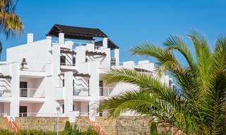 Venta de apartamentos en primera línea de playa recién reformados, listos para entrar a vivir, Casares, Costa del Sol 5317 