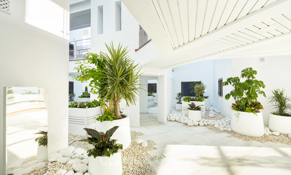 Venta de apartamentos en primera línea de playa recién reformados, listos para entrar a vivir, Casares, Costa del Sol 5326