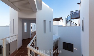Venta de apartamentos en primera línea de playa recién reformados, listos para entrar a vivir, Casares, Costa del Sol 5328 