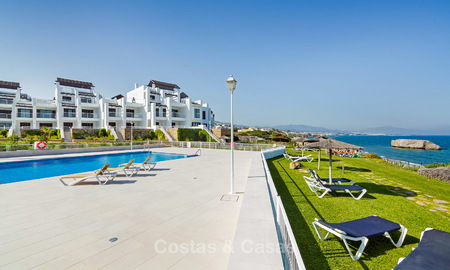 Venta de apartamentos en primera línea de playa recién reformados, listos para entrar a vivir, Casares, Costa del Sol 5341