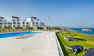 Venta de apartamentos en primera línea de playa recién reformados, listos para entrar a vivir, Casares, Costa del Sol 5341 