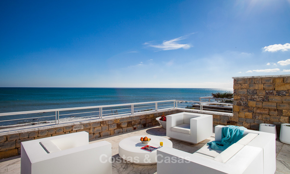 Venta de apartamentos en primera línea de playa recién reformados, listos para entrar a vivir, Casares, Costa del Sol 5350