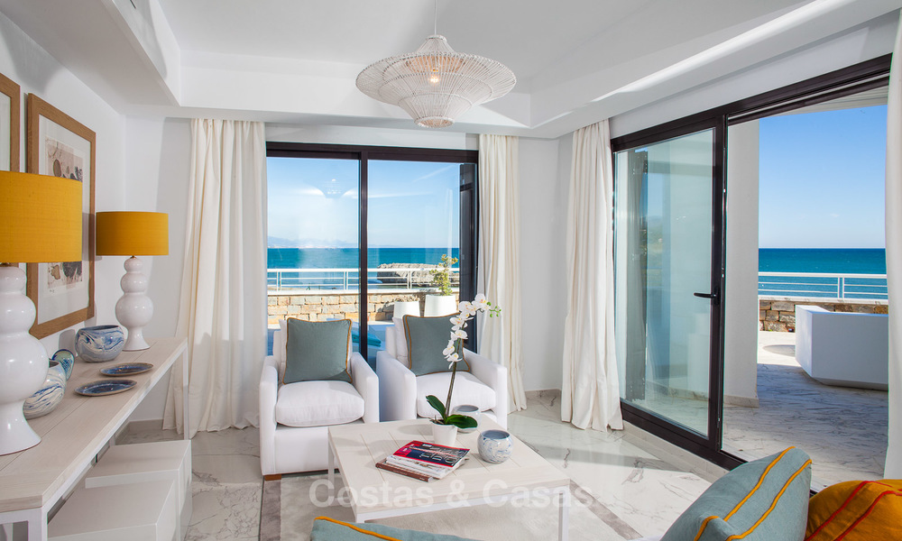 Venta de apartamentos en primera línea de playa recién reformados, listos para entrar a vivir, Casares, Costa del Sol 5349