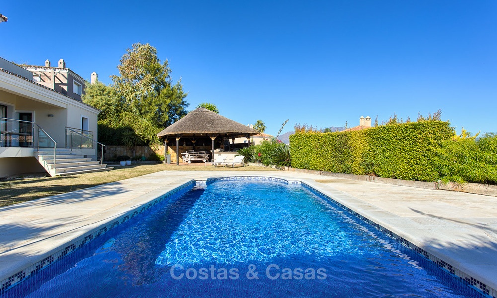 Amplia y atractiva villa reformada con vistas al mar en venta, La Duquesa, Manilva, Costa del Sol 5539