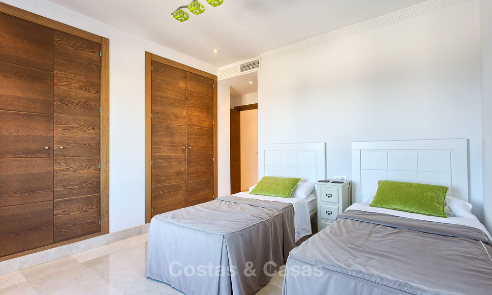 Amplia y atractiva villa reformada con vistas al mar en venta, La Duquesa, Manilva, Costa del Sol 5551