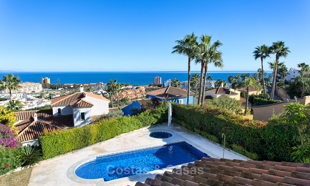 Amplia y atractiva villa reformada con vistas al mar en venta, La Duquesa, Manilva, Costa del Sol 5553