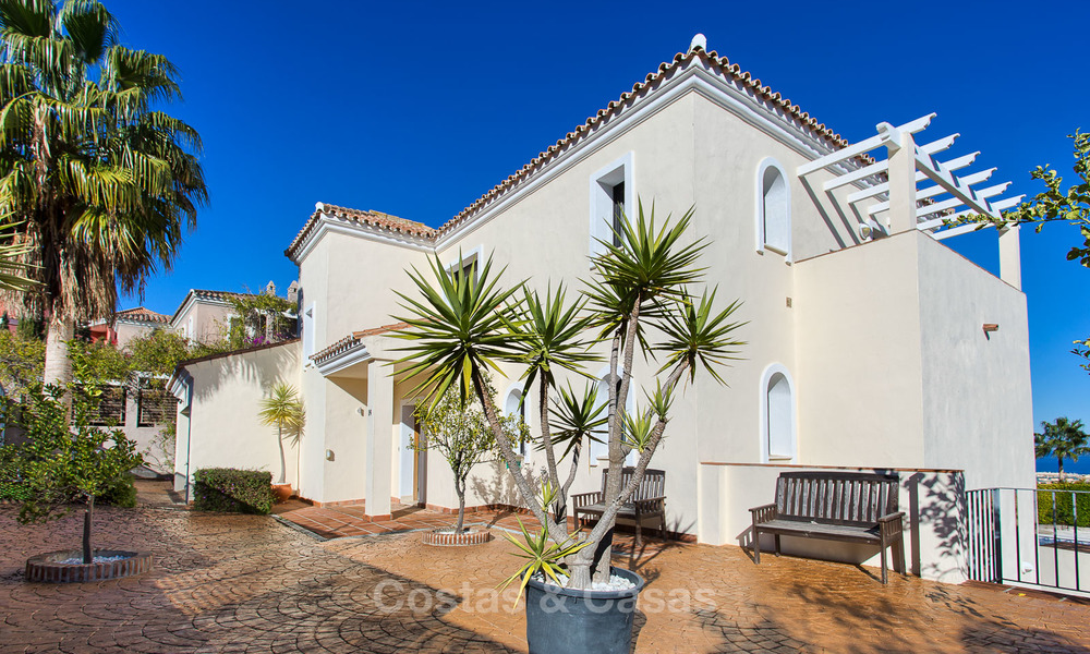 Amplia y atractiva villa reformada con vistas al mar en venta, La Duquesa, Manilva, Costa del Sol 5559