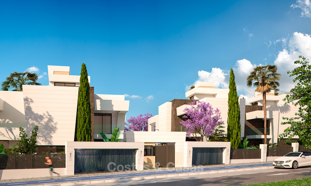 Cautivadoras villas de lujo junto en la playa en venta, estilo contemporáneo, San Pedro, Marbella 5626