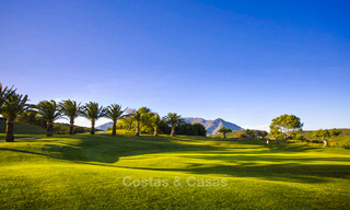 Nuevos, modernos y exclusivos adosados de golf con espectaculares vistas al golf en venta en Estepona 12149 