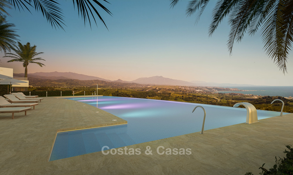 Nuevos y vanguardistas apartamentos y adosados en venta, impresionantes vistas al mar, Casares, Costa del Sol 5722