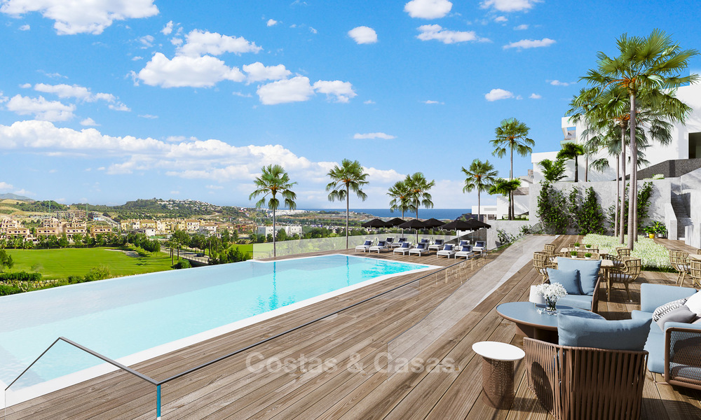 Nuevos y modernos apartamentos en primera línea de golf en venta, La Cala de Mijas, Costa del Sol 5695