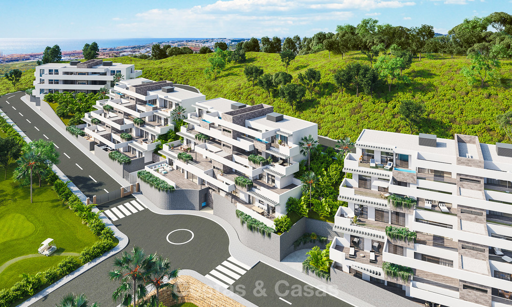 Nuevos y modernos apartamentos en primera línea de golf en venta, La Cala de Mijas, Costa del Sol 5701