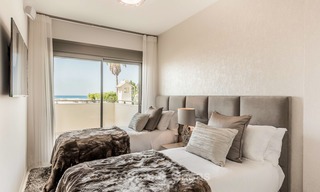 Villa en primera línea de playa en venta en Marbella con vistas al mar 5752 