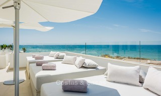 Villa en primera línea de playa en venta en Marbella con vistas al mar 5758 