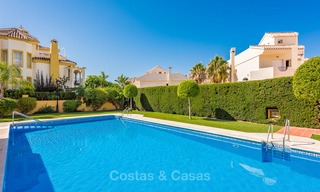 Villa en primera línea de playa en venta en Marbella con vistas al mar 5759 
