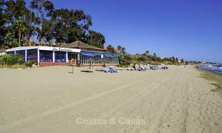 Villa en primera línea de playa en venta en Marbella con vistas al mar 17204 