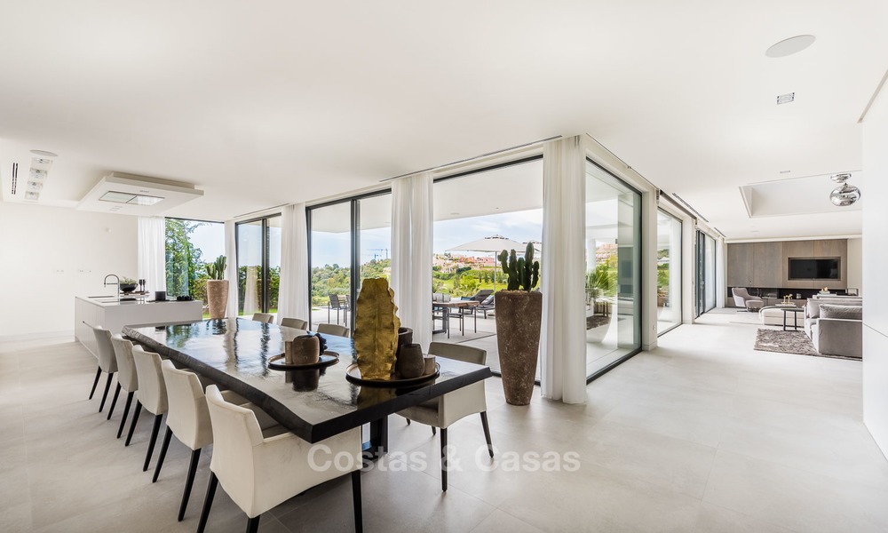 Espectacular villa de lujo en venta, llave en mano, con vistas panorámicas al mar, al golf y a la montaña, Benahavis - Marbella 5853