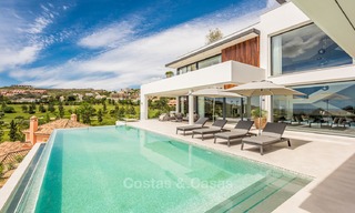 Espectacular villa de lujo en venta, llave en mano, con vistas panorámicas al mar, al golf y a la montaña, Benahavis - Marbella 5857 