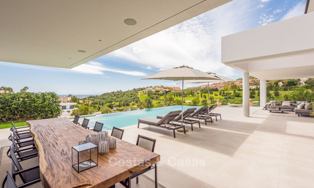 Espectacular villa de lujo en venta, llave en mano, con vistas panorámicas al mar, al golf y a la montaña, Benahavis - Marbella 5858