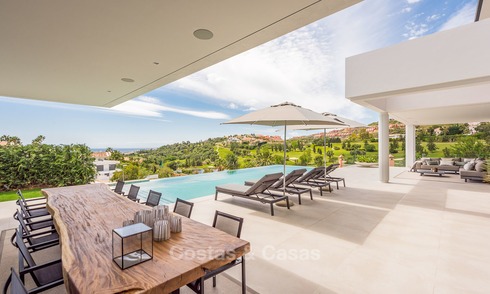 Espectacular villa de lujo en venta, llave en mano, con vistas panorámicas al mar, al golf y a la montaña, Benahavis - Marbella 5858