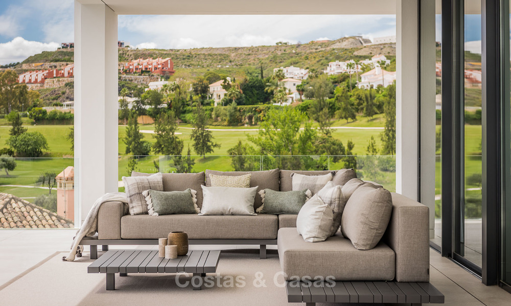Espectacular villa de lujo en venta, llave en mano, con vistas panorámicas al mar, al golf y a la montaña, Benahavis - Marbella 5869