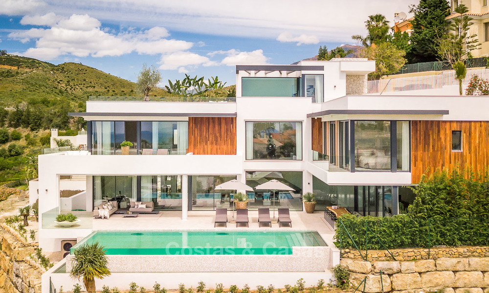 Espectacular villa de lujo en venta, llave en mano, con vistas panorámicas al mar, al golf y a la montaña, Benahavis - Marbella 5871