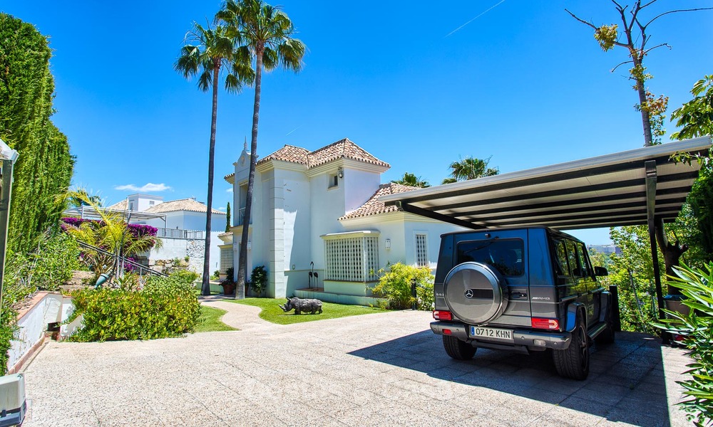 Villa de diseño de estilo andaluz en venta con magníficas vistas al mar, cerca del golf y la playa, Marbella 6057