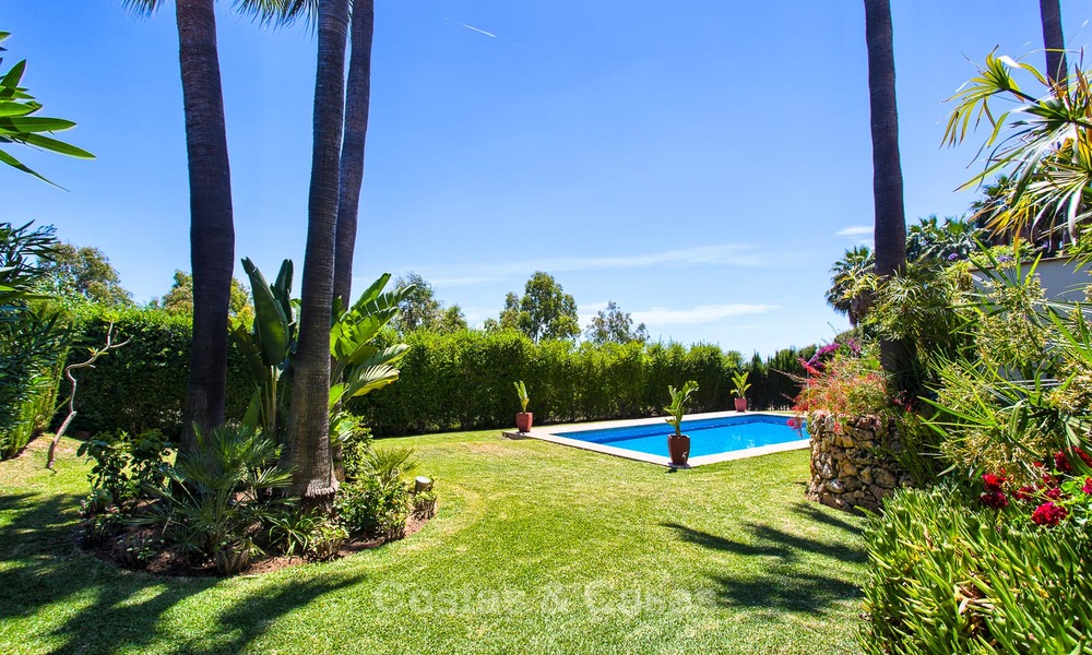 Villa de diseño de estilo andaluz en venta con magníficas vistas al mar, cerca del golf y la playa, Marbella 6059