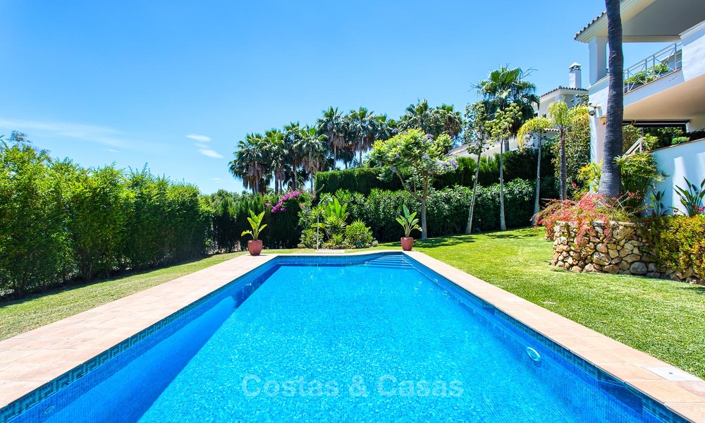 Villa de diseño de estilo andaluz en venta con magníficas vistas al mar, cerca del golf y la playa, Marbella 6060