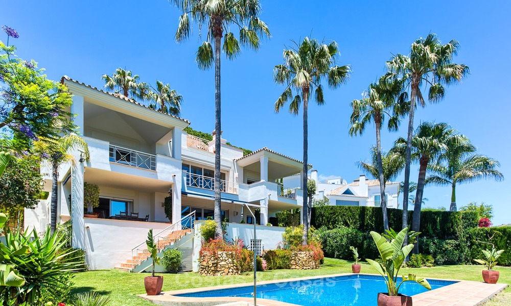 Villa de diseño de estilo andaluz en venta con magníficas vistas al mar, cerca del golf y la playa, Marbella 6062