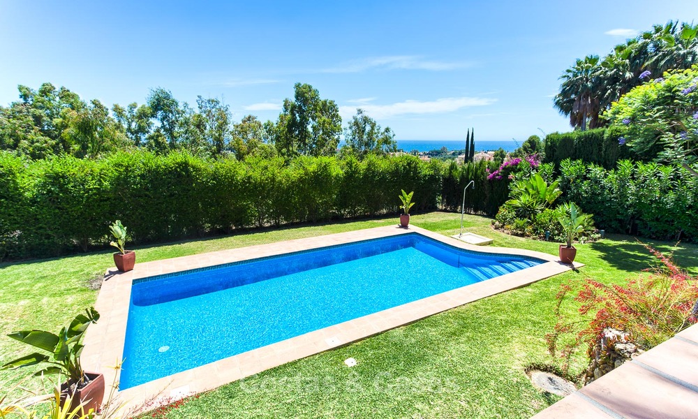 Villa de diseño de estilo andaluz en venta con magníficas vistas al mar, cerca del golf y la playa, Marbella 6063